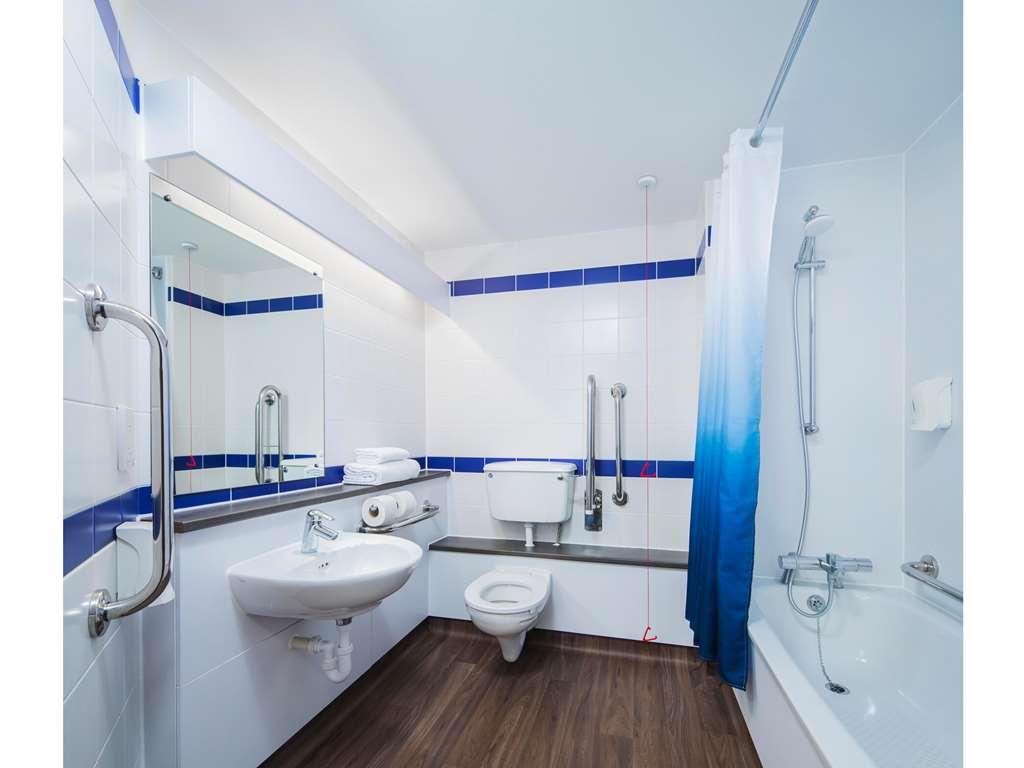 Travelodge Bath Central Szoba fotó
