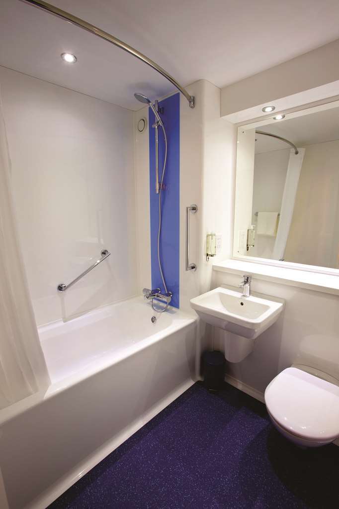 Travelodge Bath Central Szoba fotó
