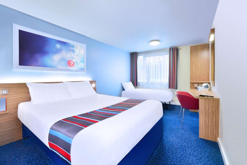 Travelodge Bath Central Szoba fotó